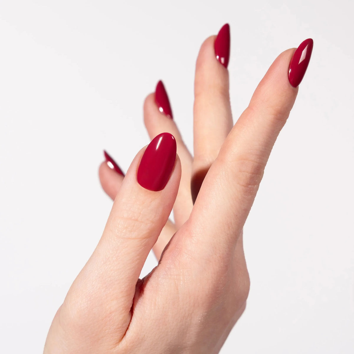 Striplac Crimson Ruby 634 auf den Nägeln
