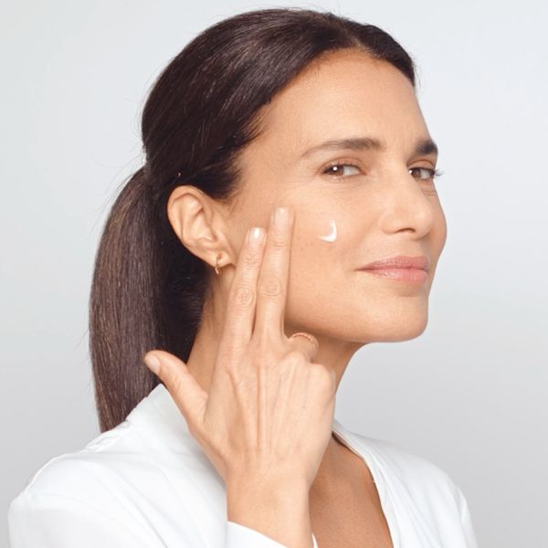 Het Age Proteom™ Eye Advanced Serum is een geavanceerd oogserum dat de tekenen van huidveroudering rond de ogen aanpakt.