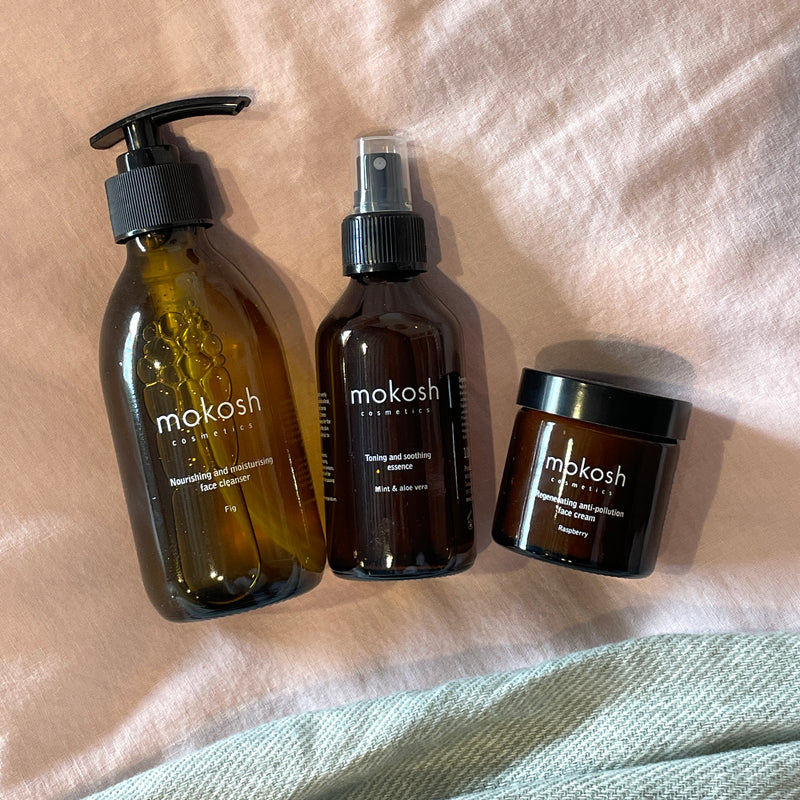 Mokosh gezichtsverzorging voor een gevoelige huid te kalmeren.