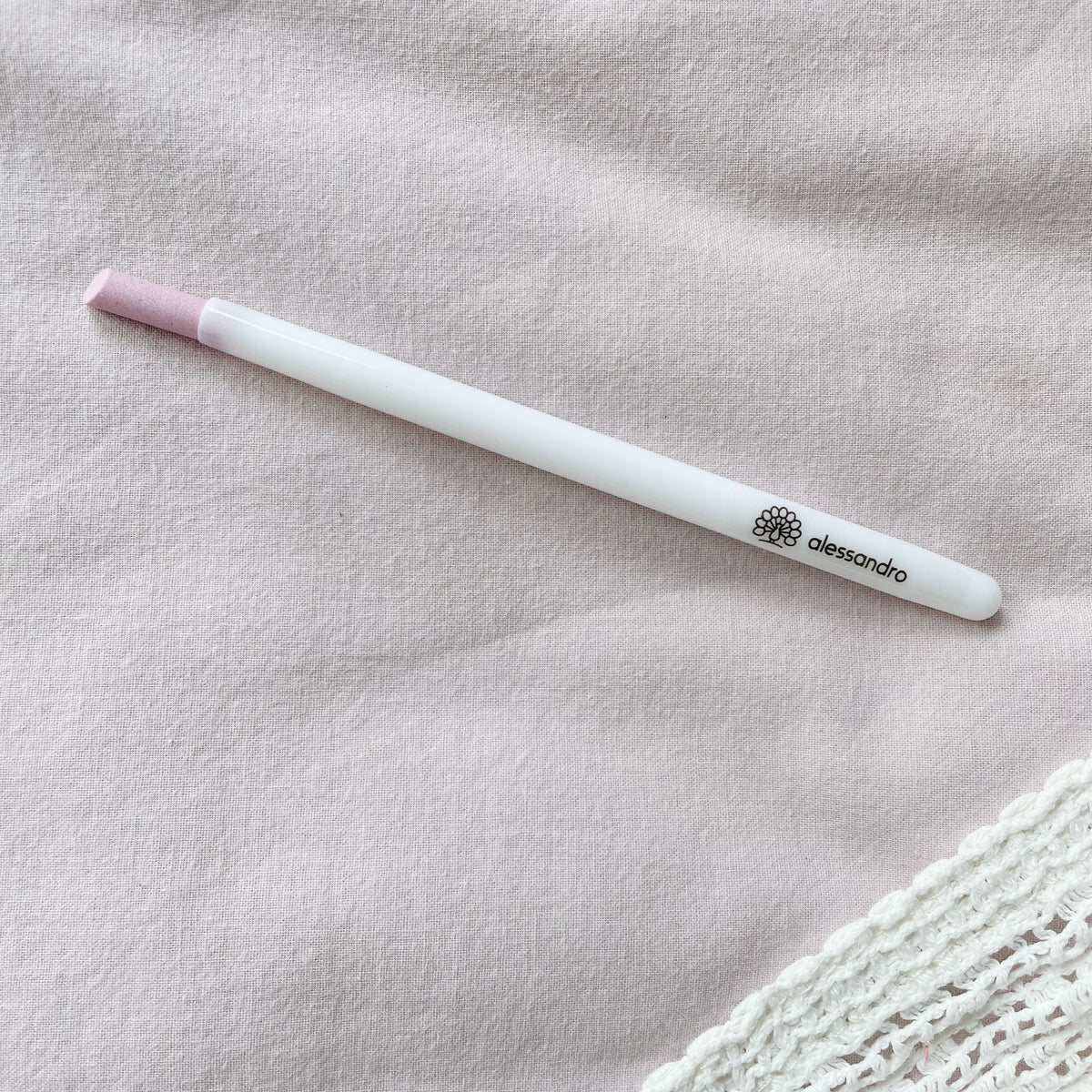 alessandro-striplac-nagelriem-duwer