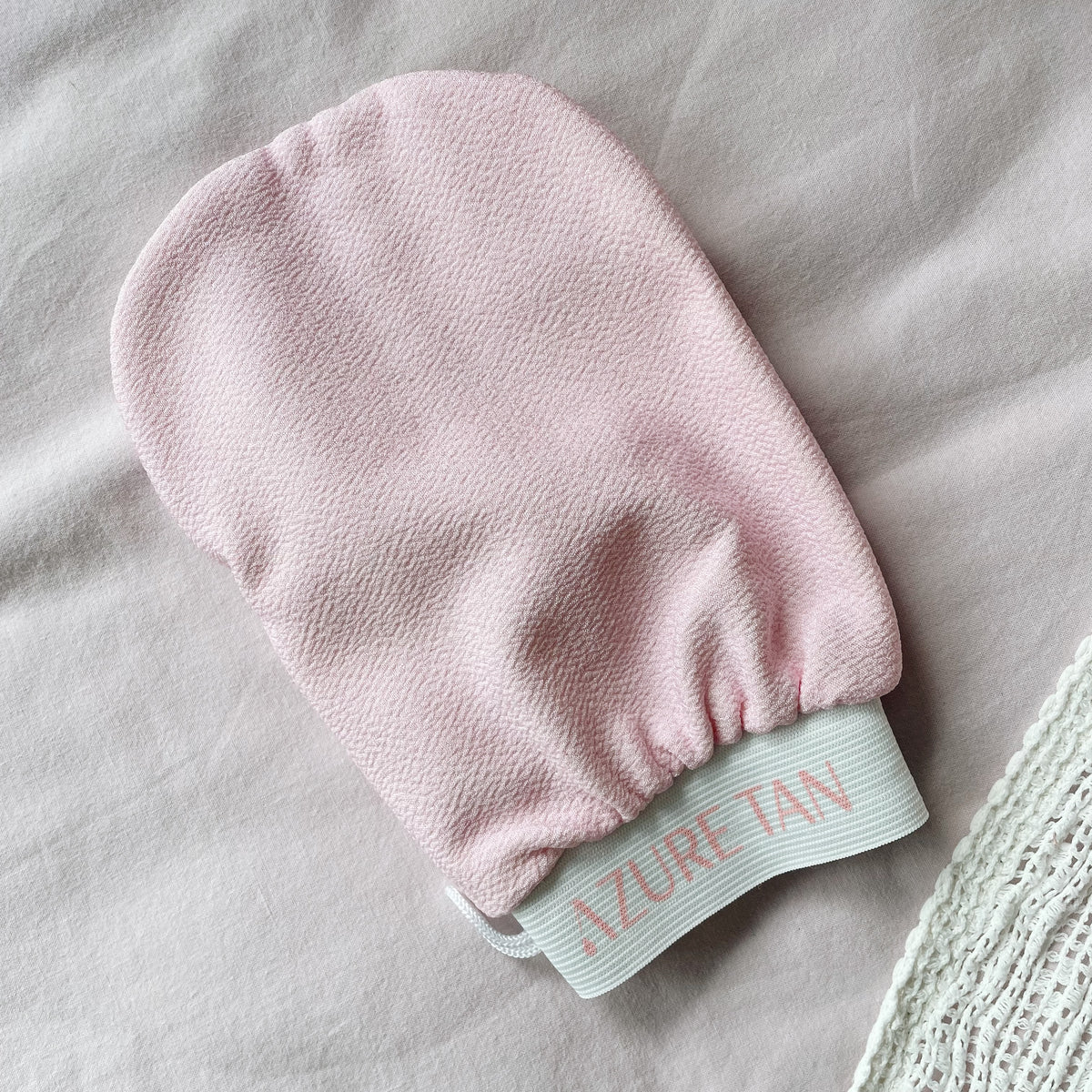   azure-tan-exfoliating-glove-scrub-handschoen-1