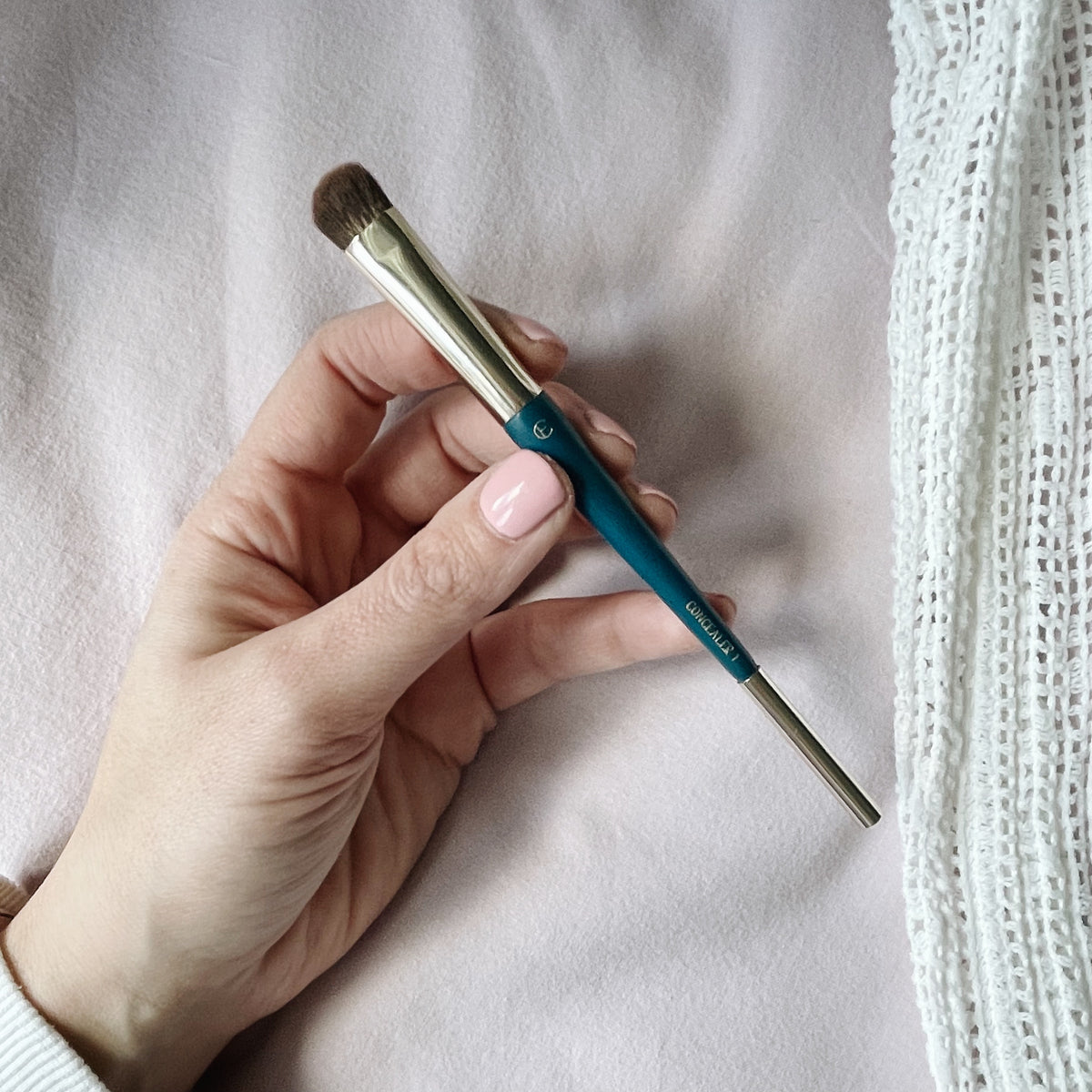 elin-cosmetics-concealer-1-brush-make-up-borstel