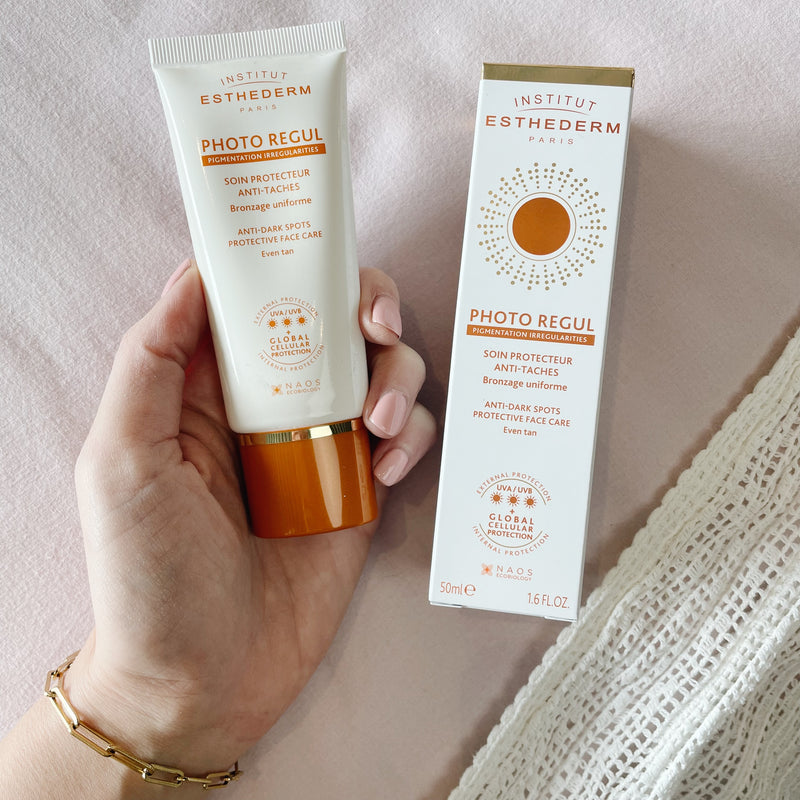 photo regul van institut esthederm dagcrème met zonbescherming tegen pigmentvlekken en hyperpigmentatie