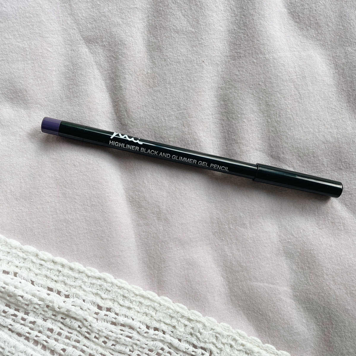 Mii Cosmetics Crayon gel noir et pailleté Highliner, photo du produit 5
